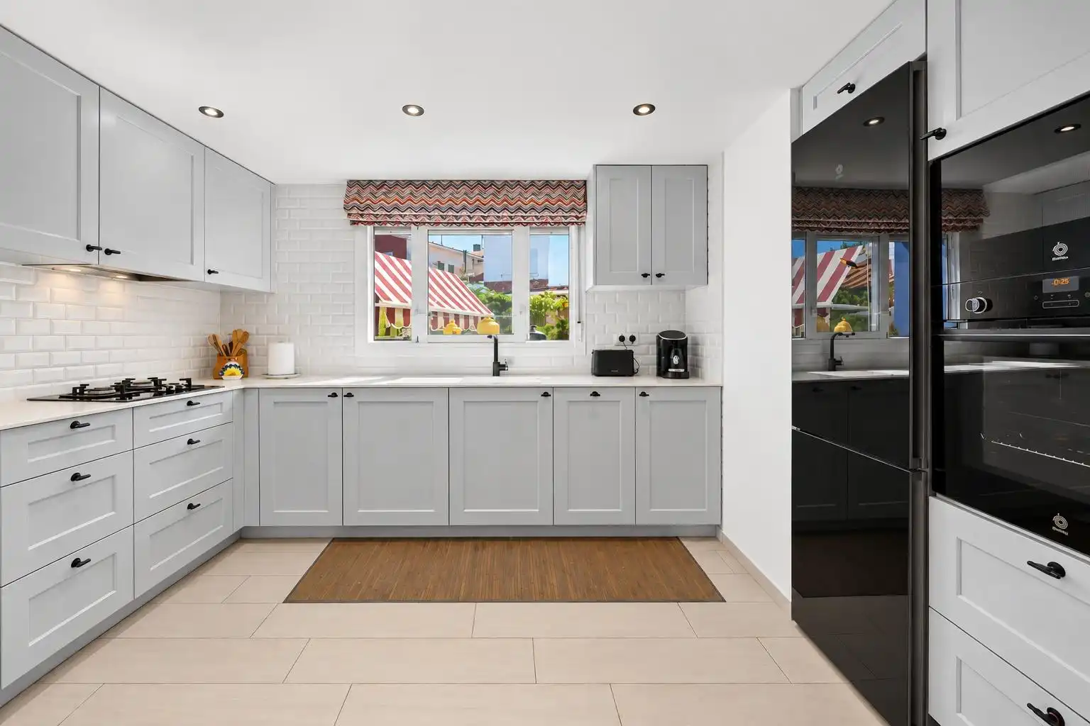 Cocina de Casa o chalet en venta en Dénia con Jardín privado, Terraza y Jacuzzi