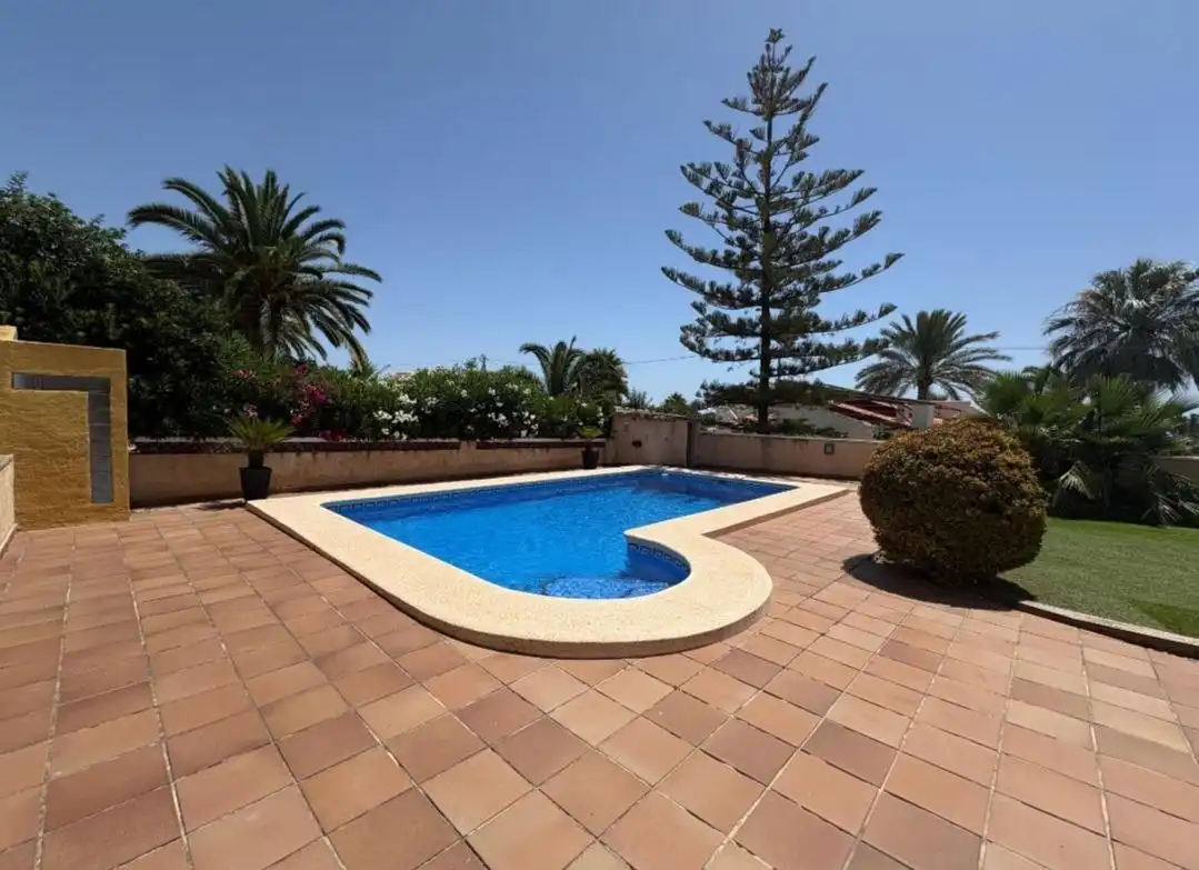Swimming pool of Houses for sale in Calpe / Calp  with Air Conditioner, Heating and Private garden