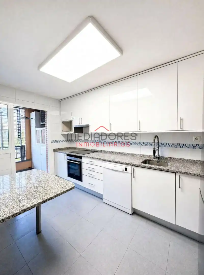 Piso con terraza en venta en Avenida de Francisco Pi y Margall, imagen 7