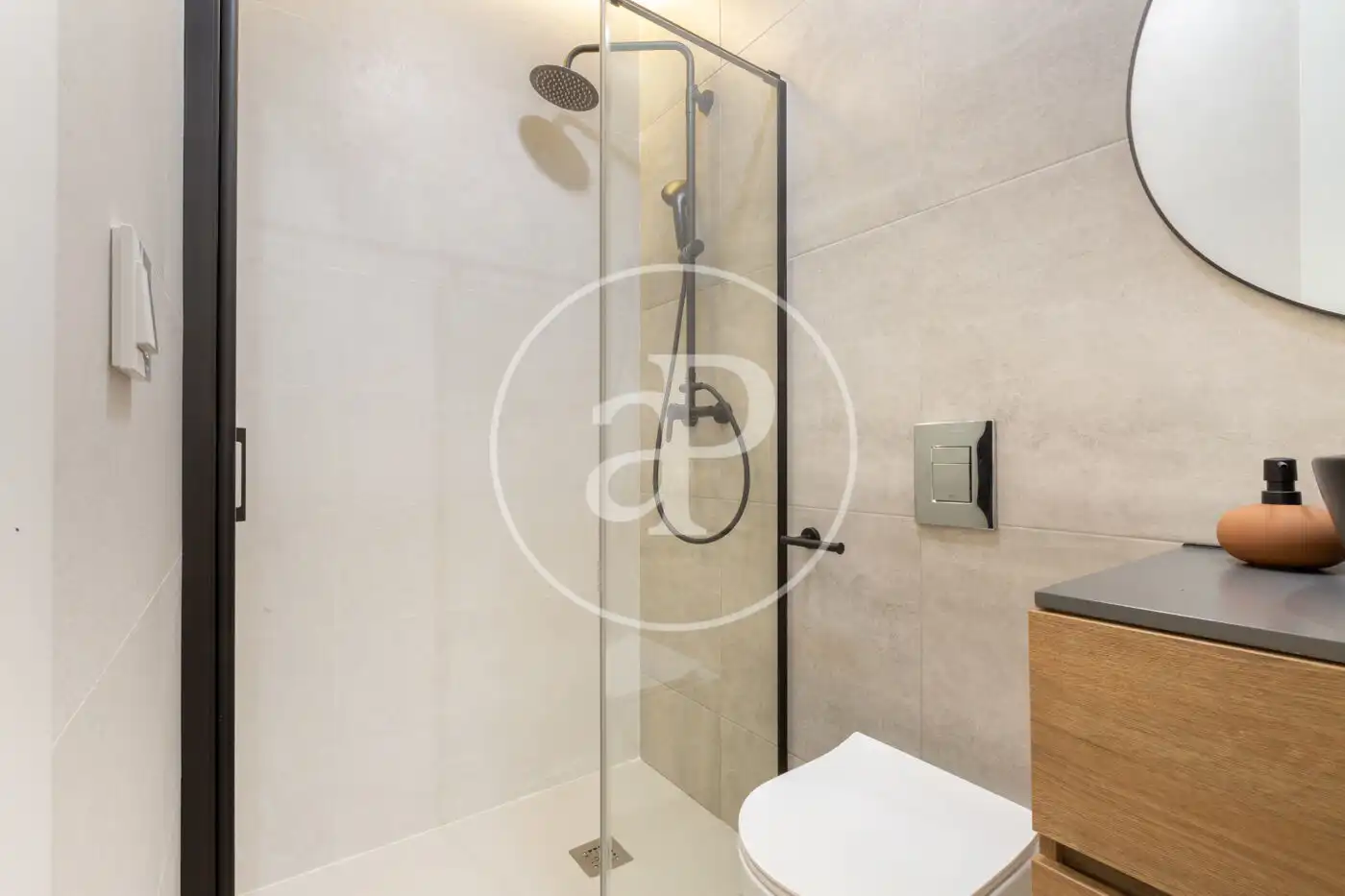 Baño de Piso en venta en Valencia con Aire acondicionado, Calefacción y Amueblado