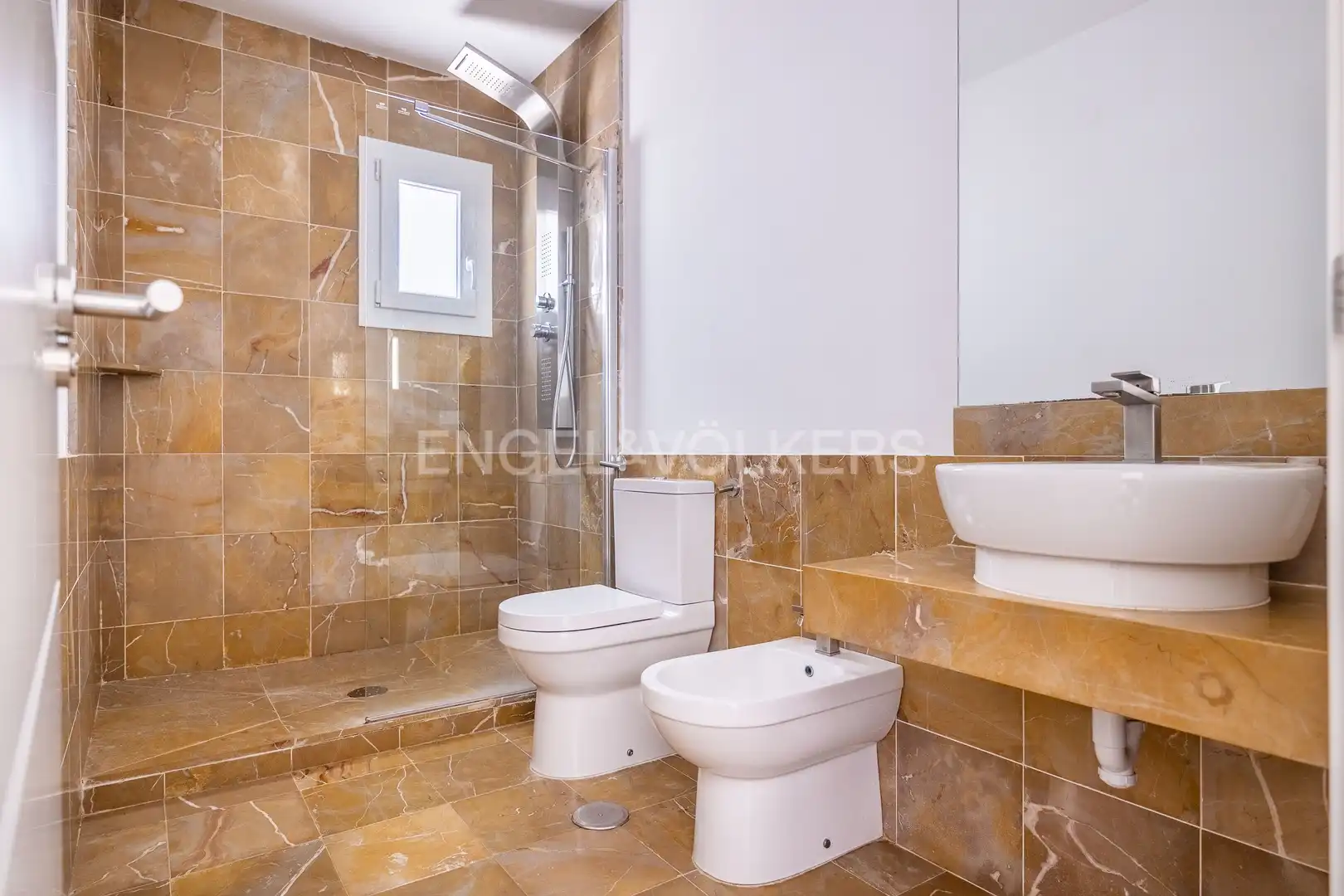 Badezimmer von Country house zum Verkauf in Espartinas mit Klimaanlage, Heizung und Privatgarten