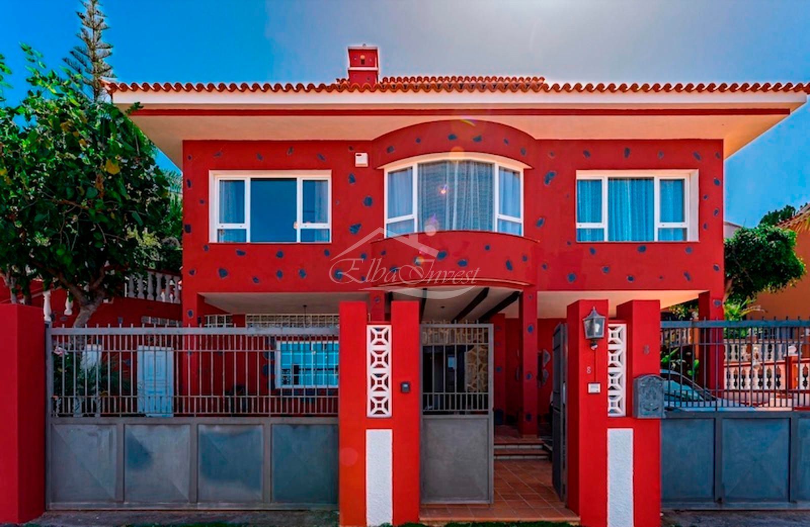 Vista exterior de Casa o xalet en venda en El Sauzal amb Terrassa, Traster i Piscina
