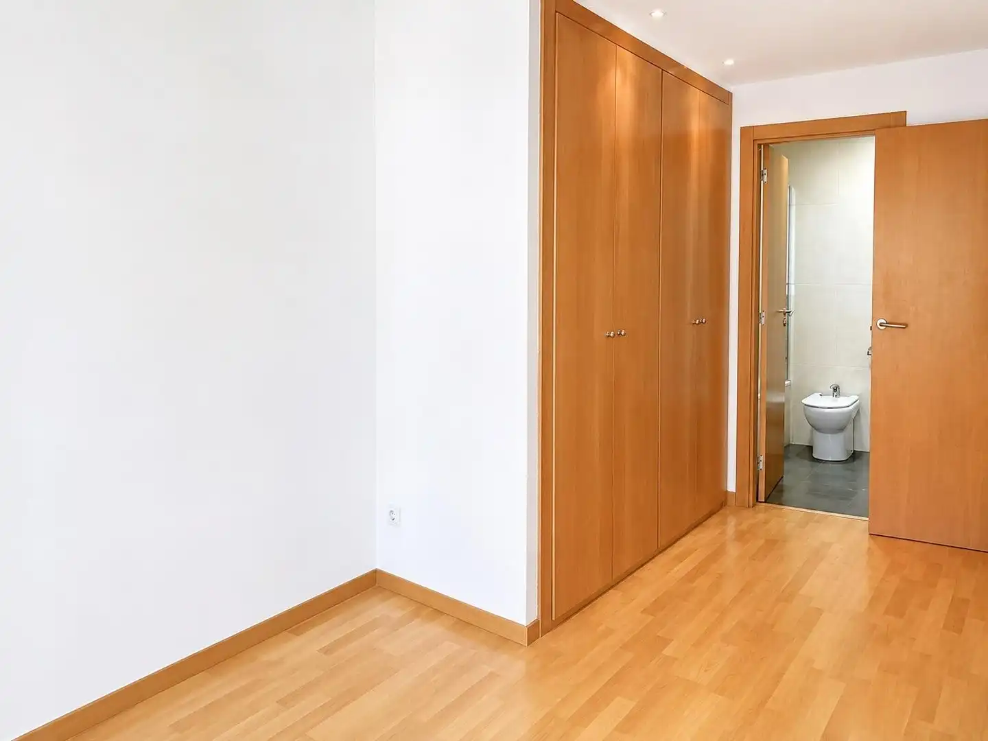 Piso de alquiler en Badalona con Calefacción, Parquet y Terraza