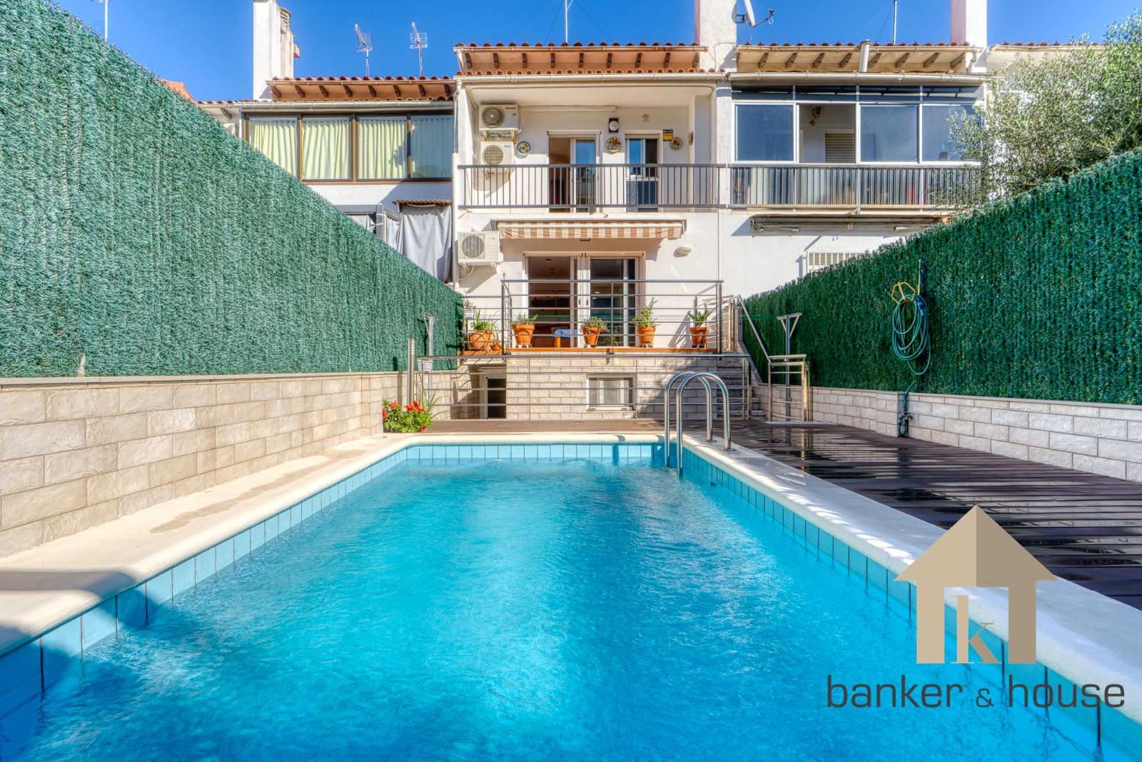 Vista exterior de Casa adosada en venta en Ripollet con Aire acondicionado, Calefacción y Terraza