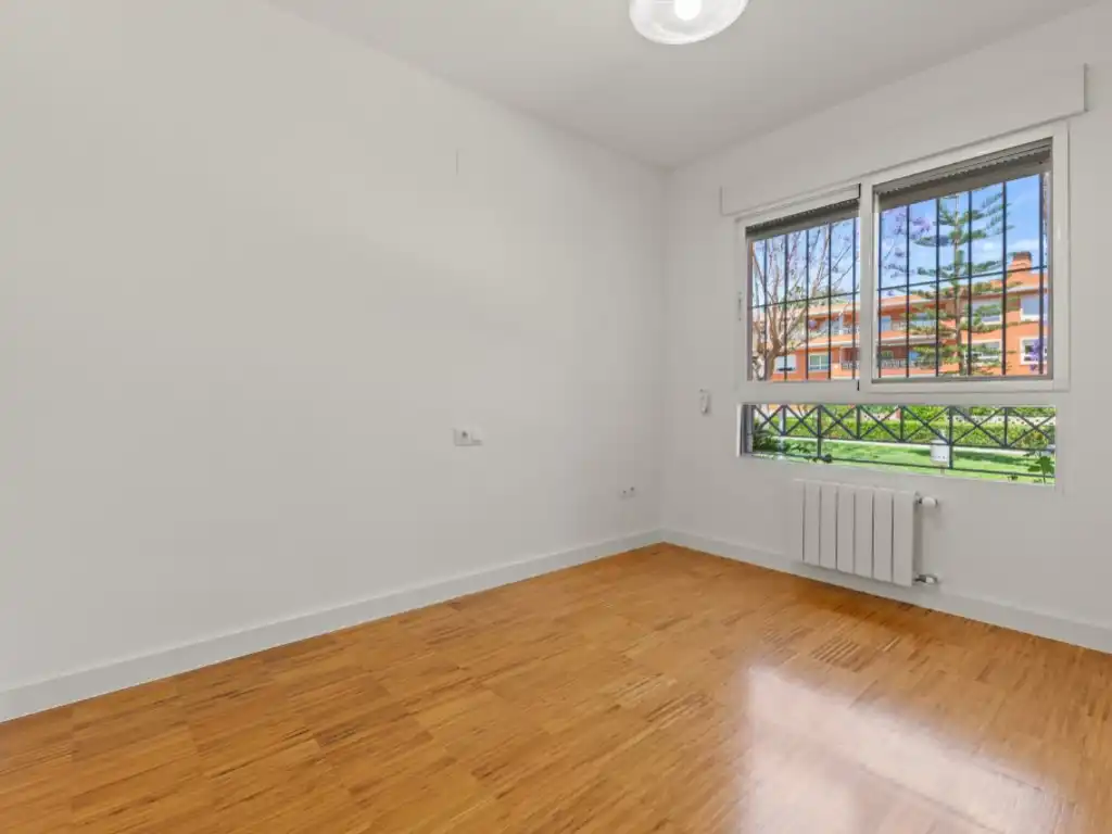Dormitori de Apartament en venda en Alicante / Alacant amb Aire condicionat i Internet