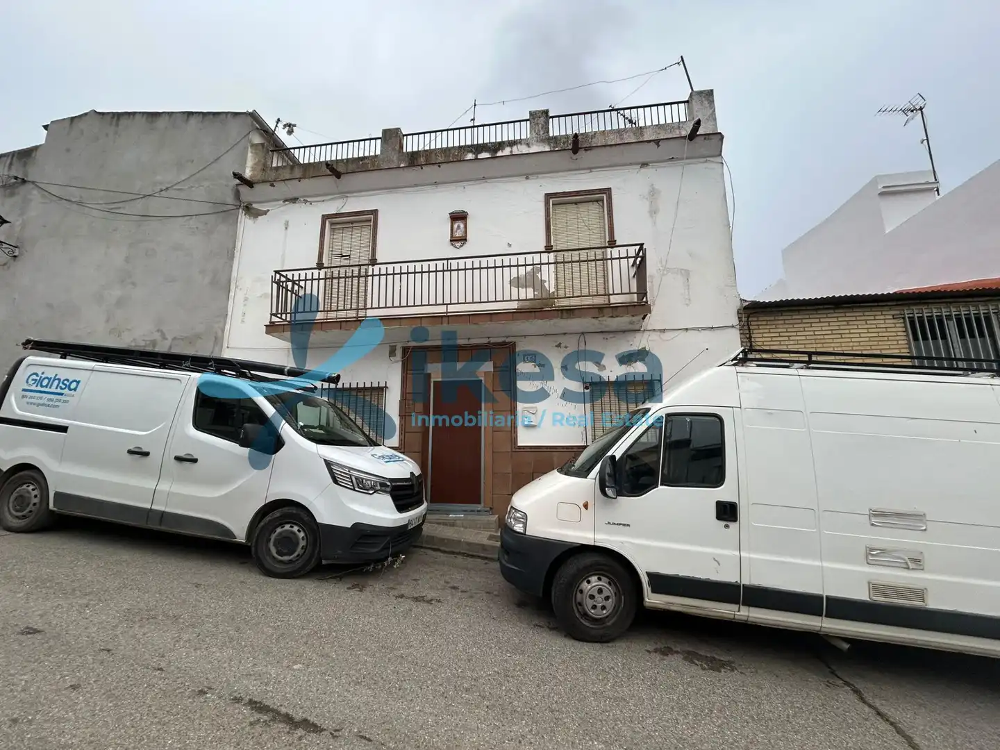 Vista exterior de Casa o xalet en venda en Paterna del Campo amb Balcó