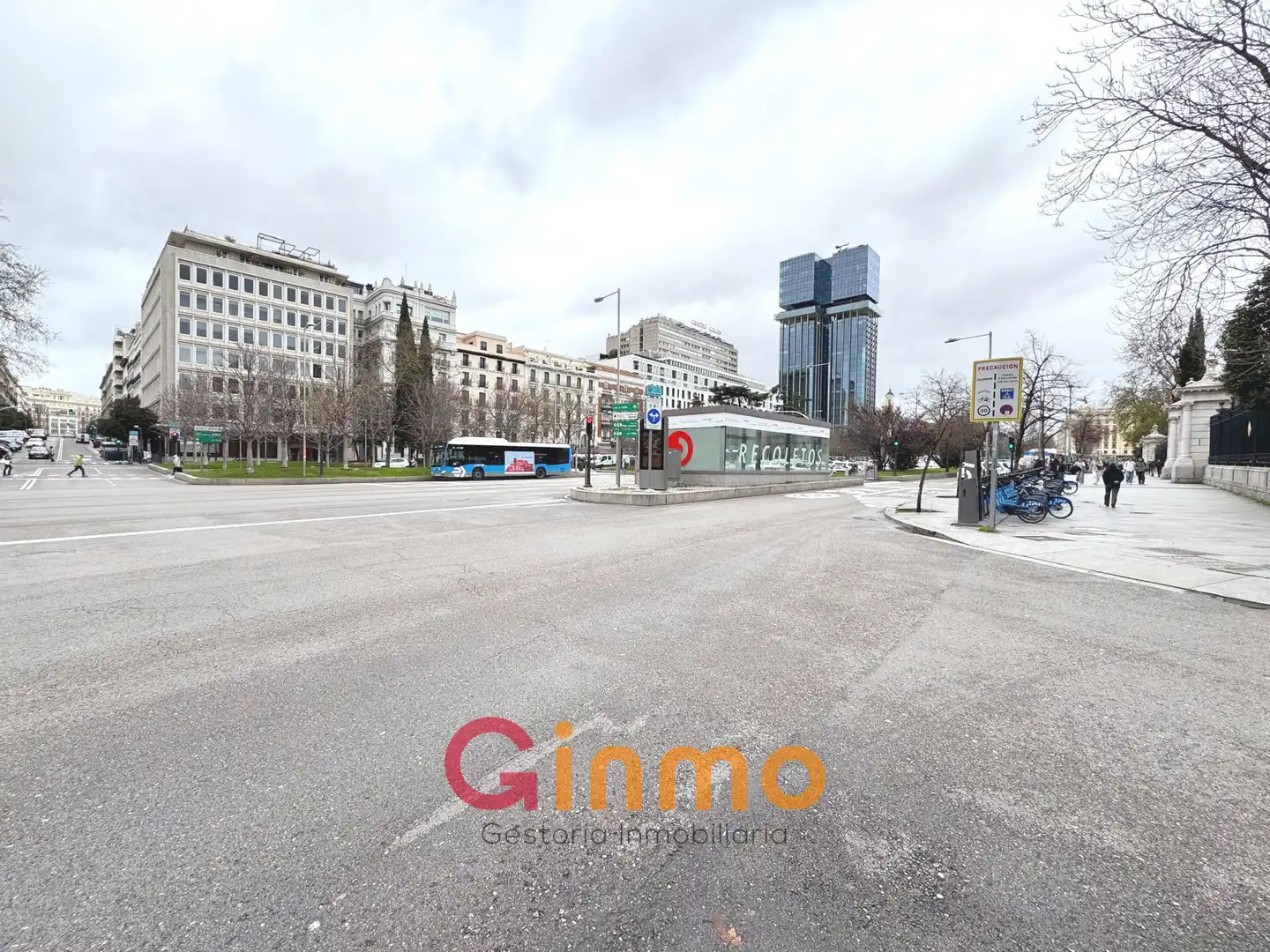Exterior view of Garage for sale in Madrid  with Alarm