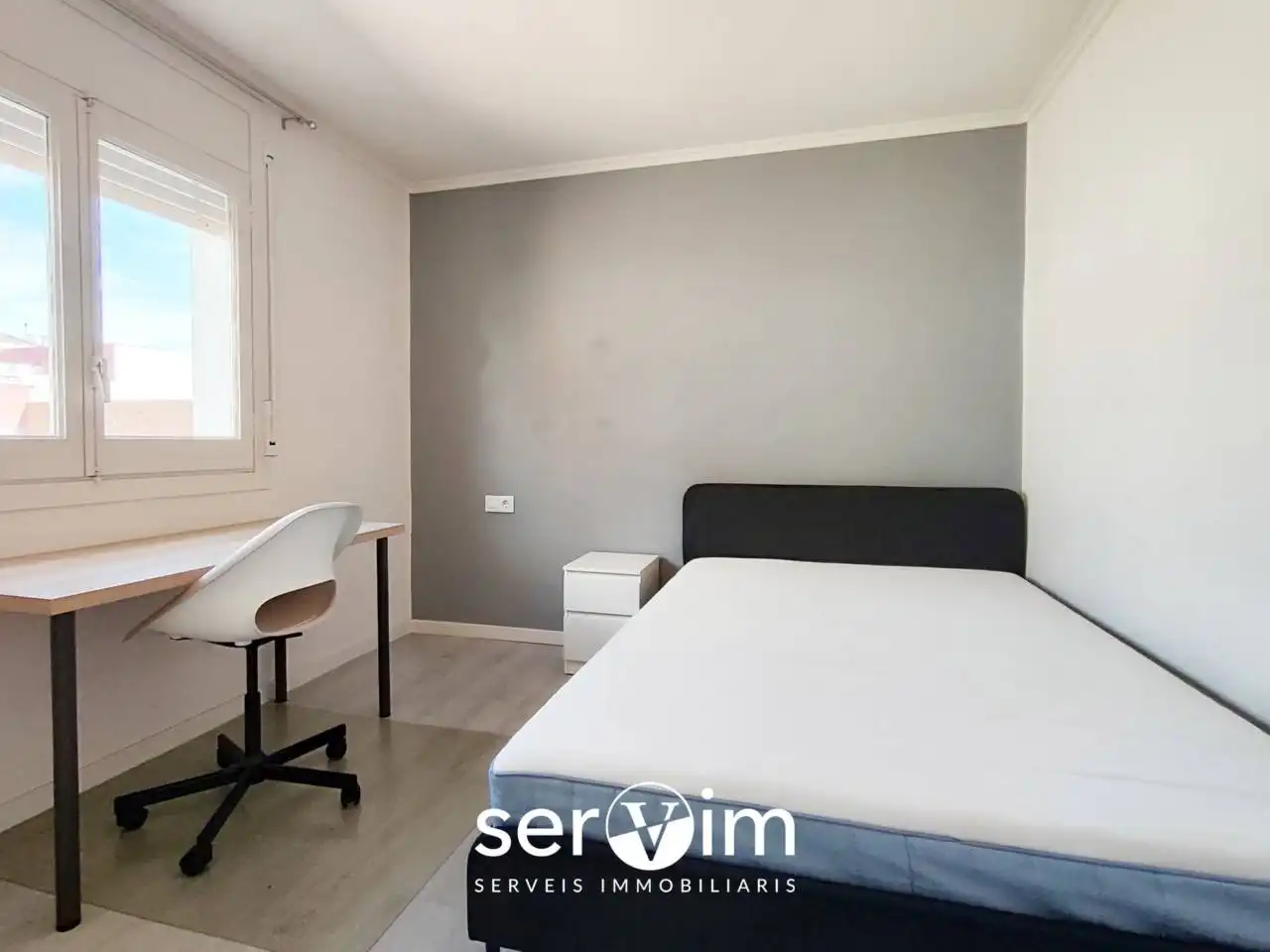 Schlafzimmer von Wohnung zum Verkauf in Girona mit Heizung und Balkon