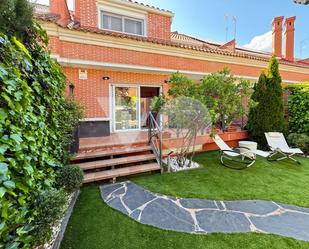Jardí de Casa adosada en venda en Boadilla del Monte amb Aire condicionat, Calefacció i Jardí privat