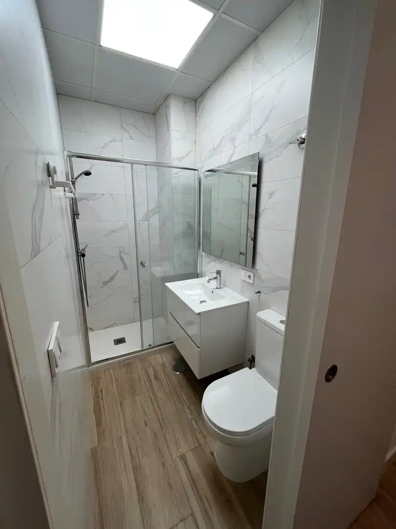 Badezimmer von Wohnung zur Miete in Alicante / Alacant mit Klimaanlage, Heizung und Terrasse