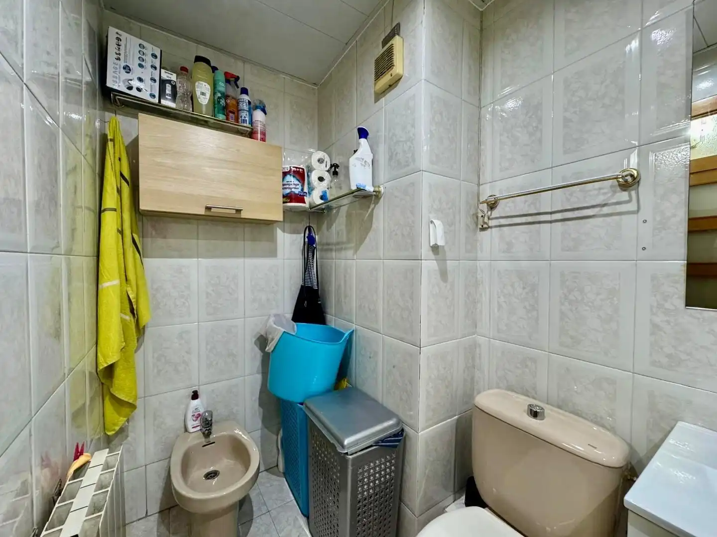 Bathroom of Flat for sale in Badalona  with Air Conditioner and Heating