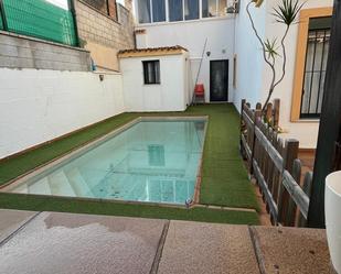 Swimming pool of Single-family semi-detached for sale in Algeciras  with Air Conditioner, Private garden and Terrace