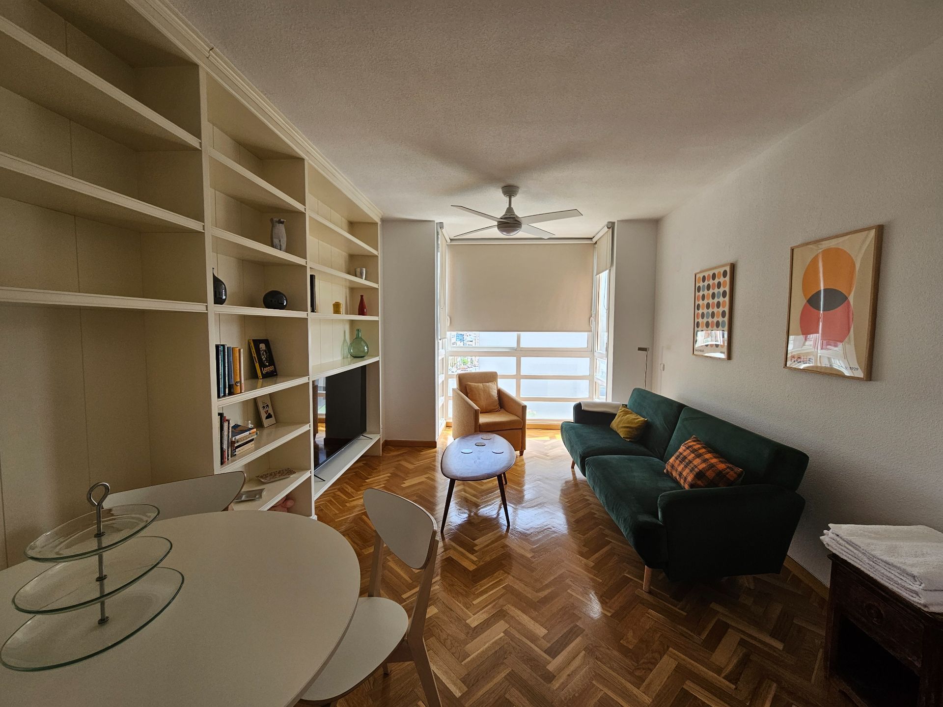 Living room of Flat to rent in  Madrid Capital  with Air Conditioner, Heating and Furnished