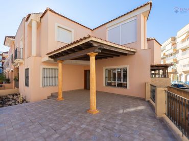 Terraced house with garden for sale in Calle Sor Paz 2