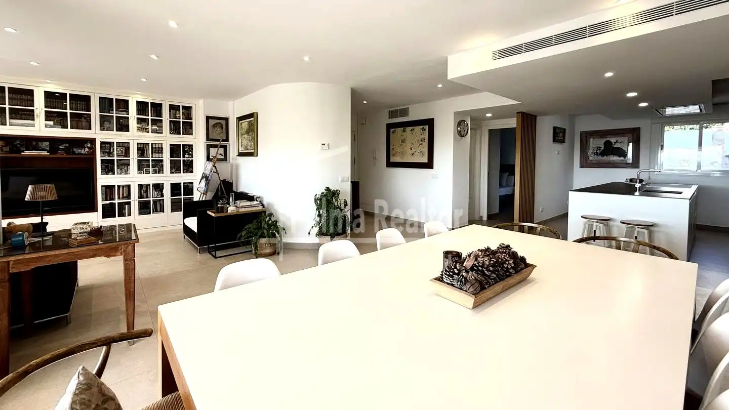 Menjador de Dúplex en venda en  Palma de Mallorca amb Aire condicionat, Calefacció i Jardí privat