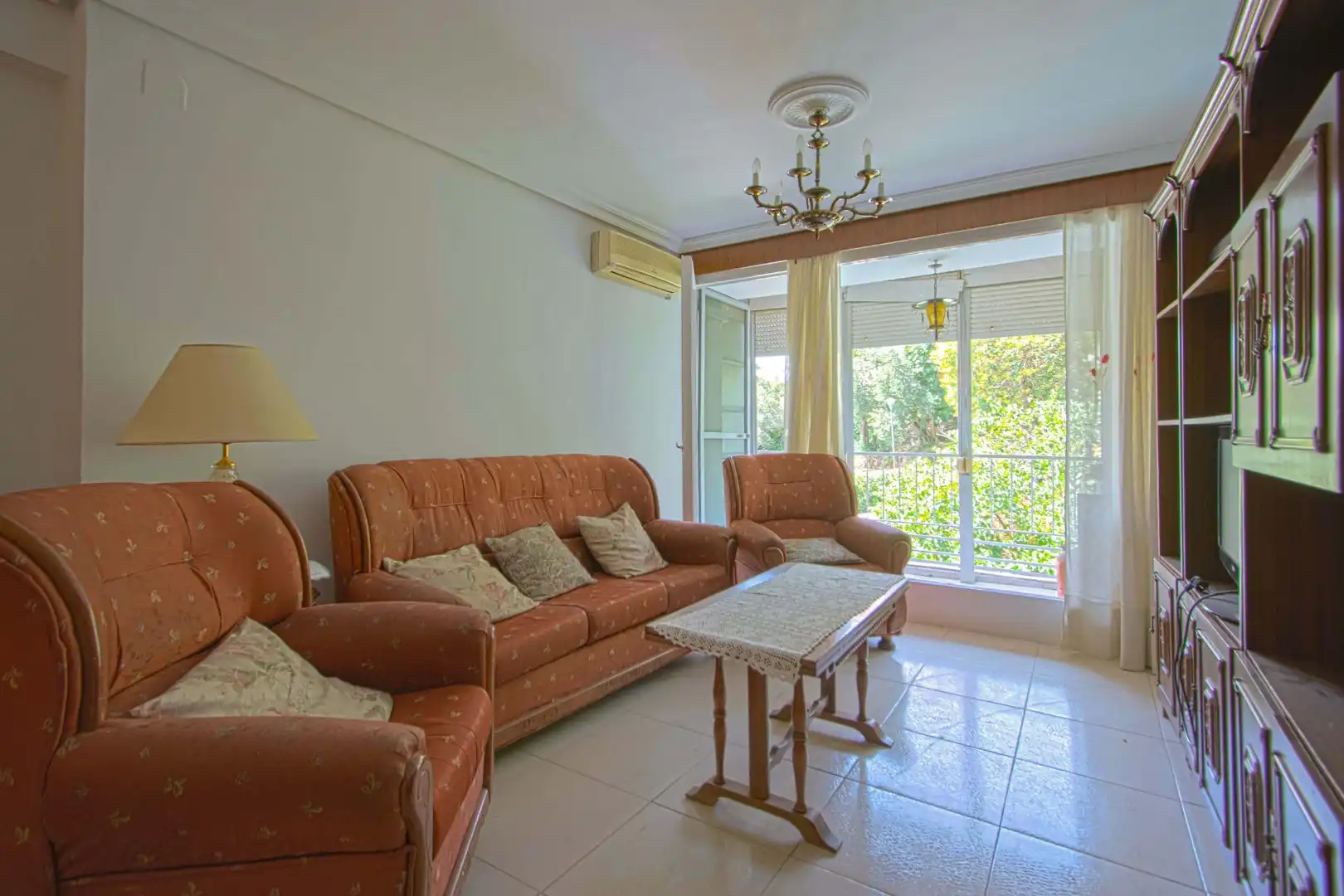 Sala d'estar de Pis en venda en San Juan de Aznalfarache amb Aire condicionat, Terrassa i Piscina comunitària