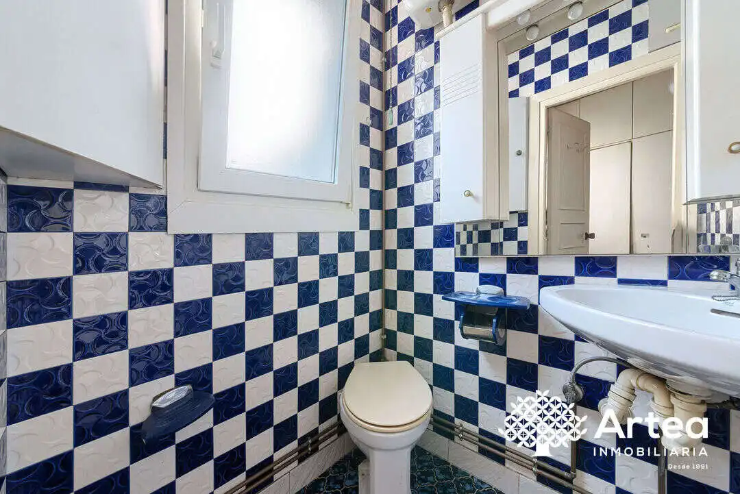Bathroom of Flat for sale in Bilbao   with Heating