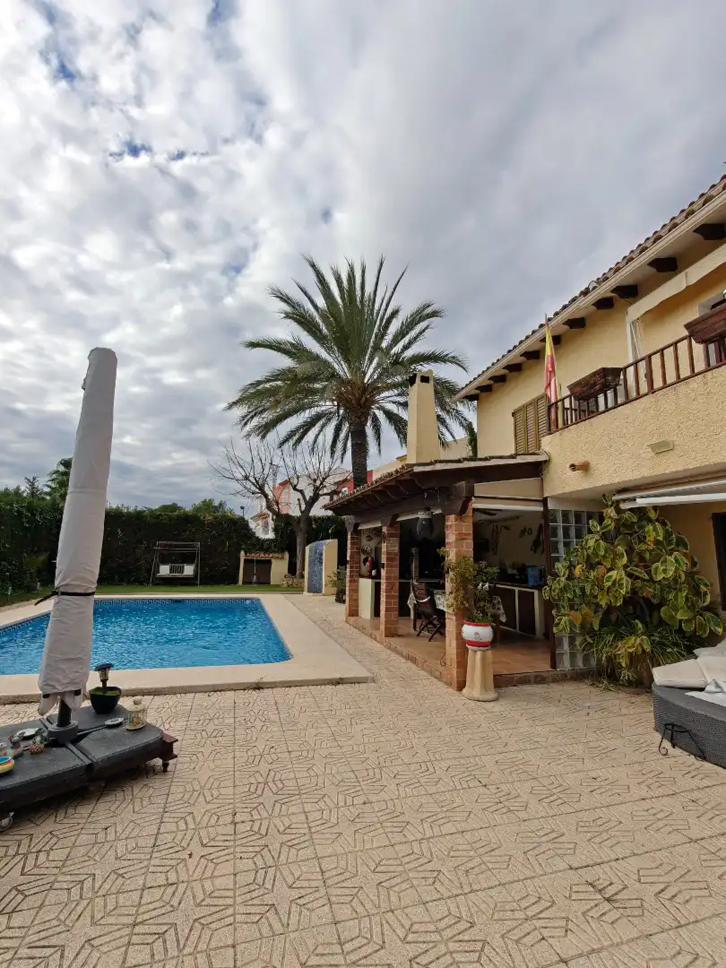 Villa mit Terrasse zum Verkauf in Calle Viena 5, imagen 4