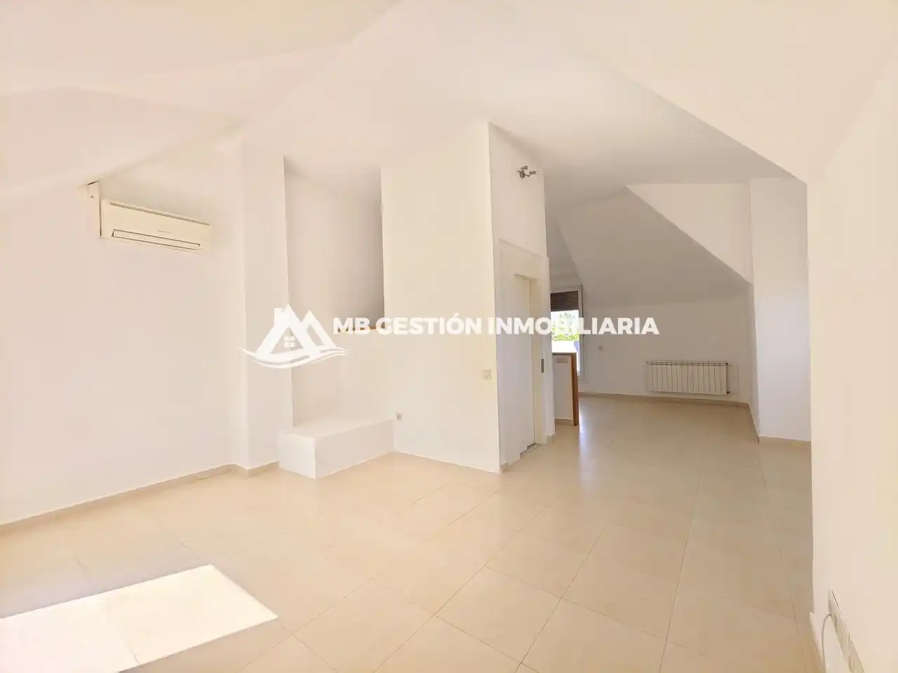 Casa adosada en venta en Fuenlabrada con Aire acondicionado, Calefacción y Jardín privado