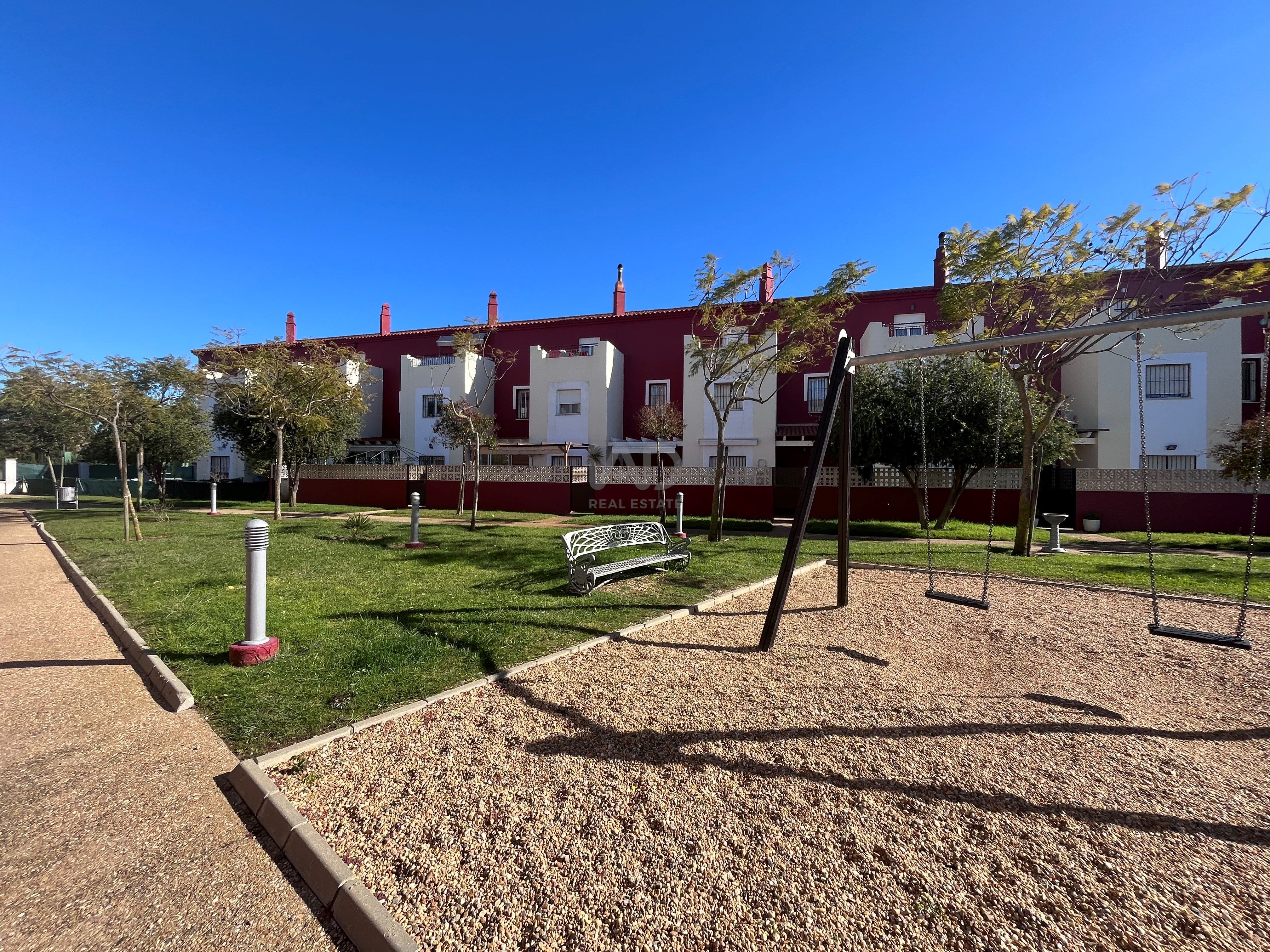 Vista exterior de Casa adosada en venda en Ayamonte amb Calefacció i Terrassa