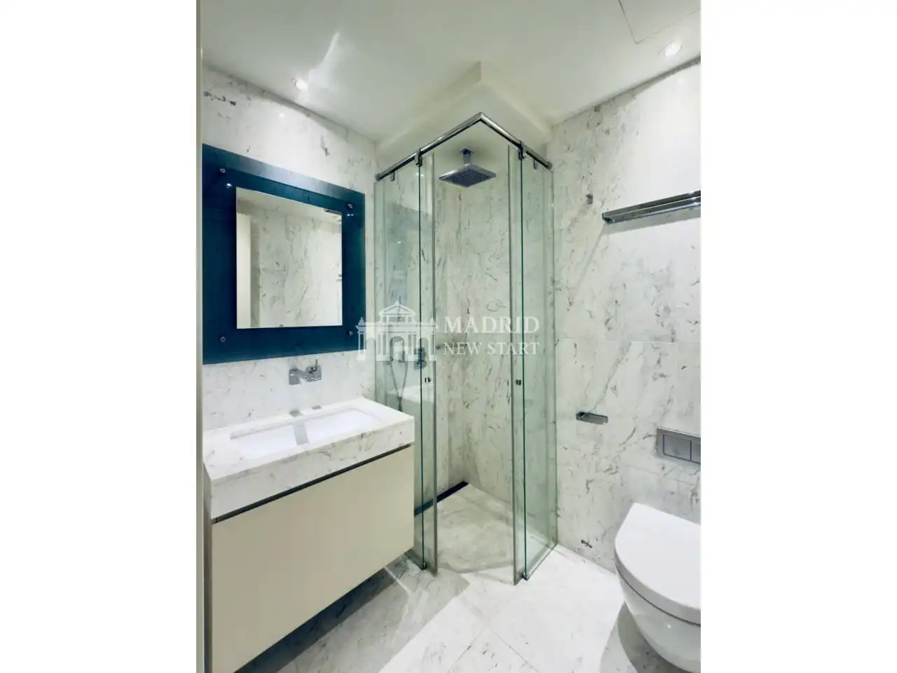 Badezimmer von Wohnung zur Miete in Madrid mit Klimaanlage, Heizung und Parkett