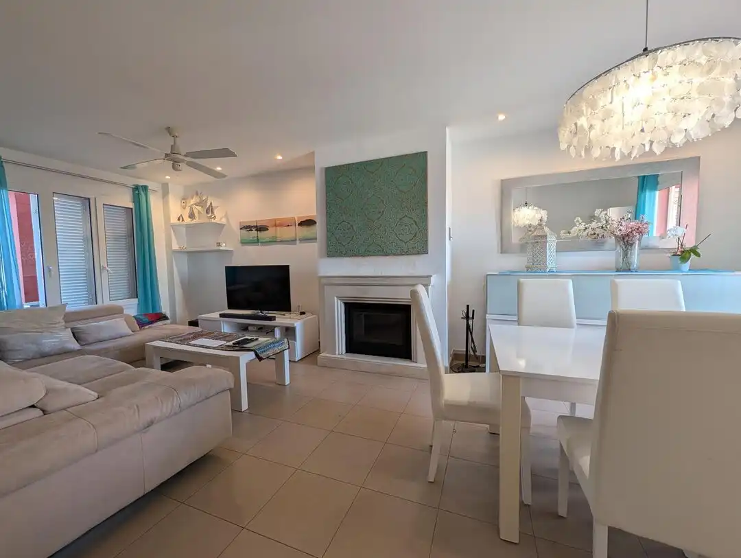 Sala de estar de Casa adosada de alquiler en La Línea de la Concepción con Aire acondicionado, Calefacción y Jardín privado