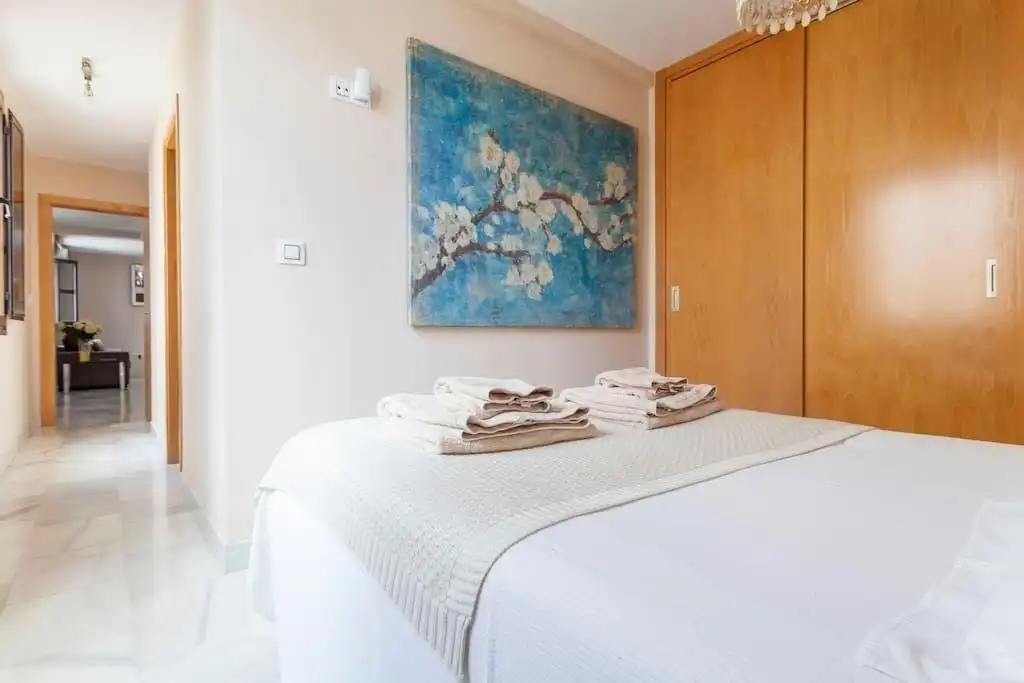 Dormitori de Apartament de lloguer en Sevilla amb Aire condicionat, Calefacció i Moblat