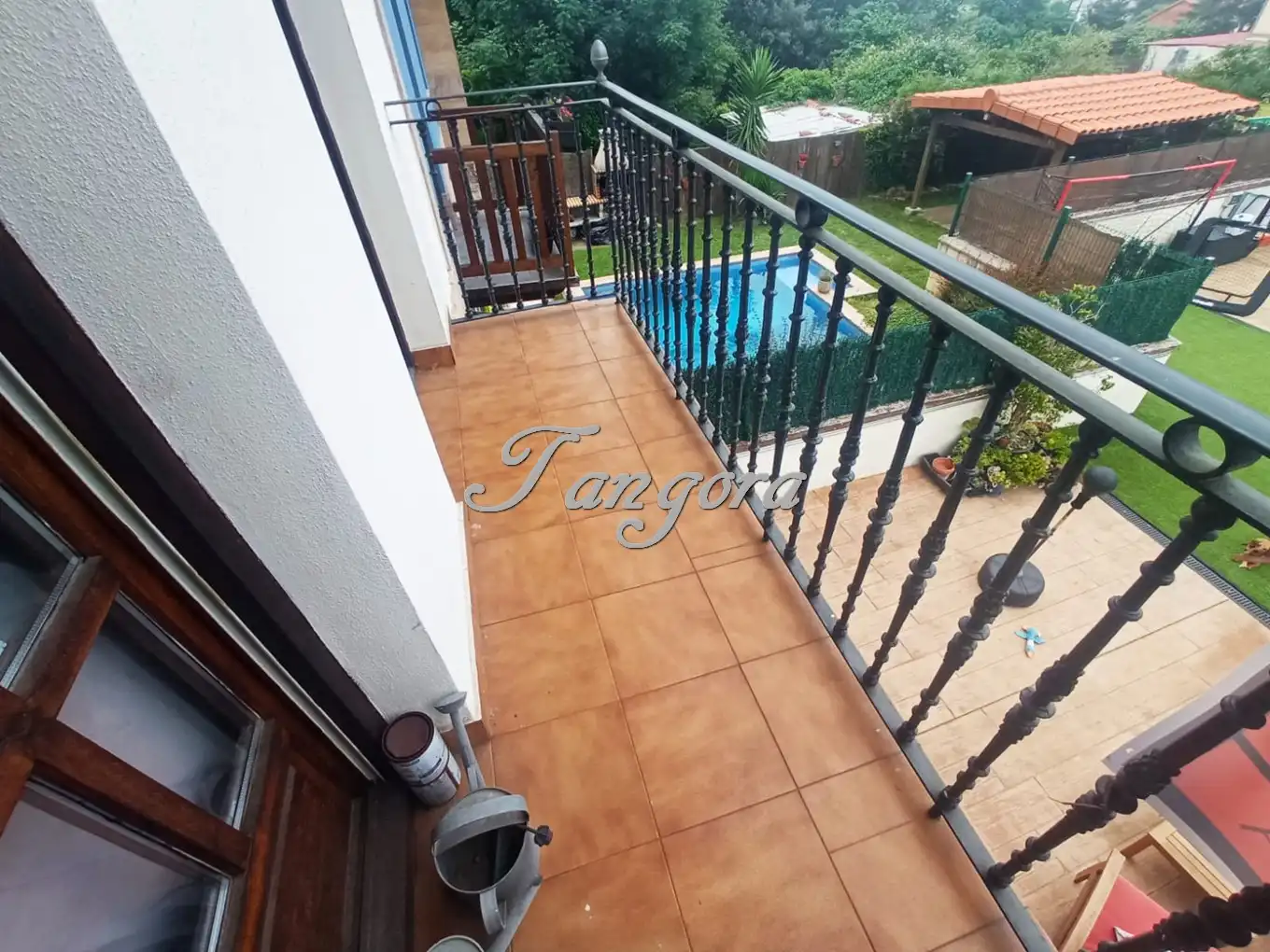 Terrasse von Einfamilien-Reihenhaus zum Verkauf in Abanto y Ciérvana-Abanto Zierbena mit Heizung, Privatgarten und Parkett