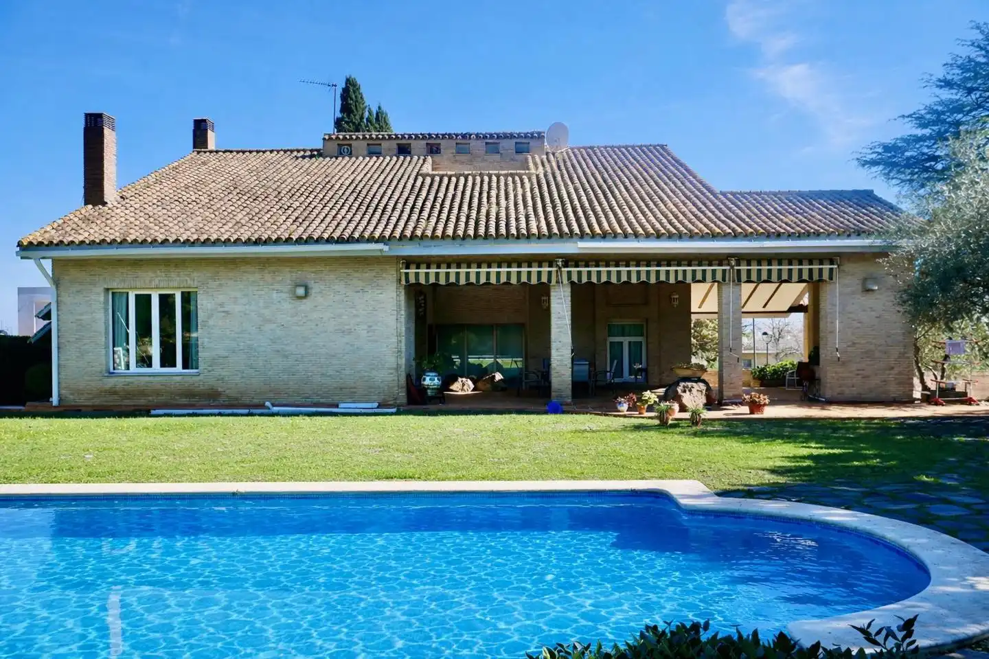 Jardí de Casa o xalet en venda en Tomares amb Aire condicionat, Jardí privat i Parquet