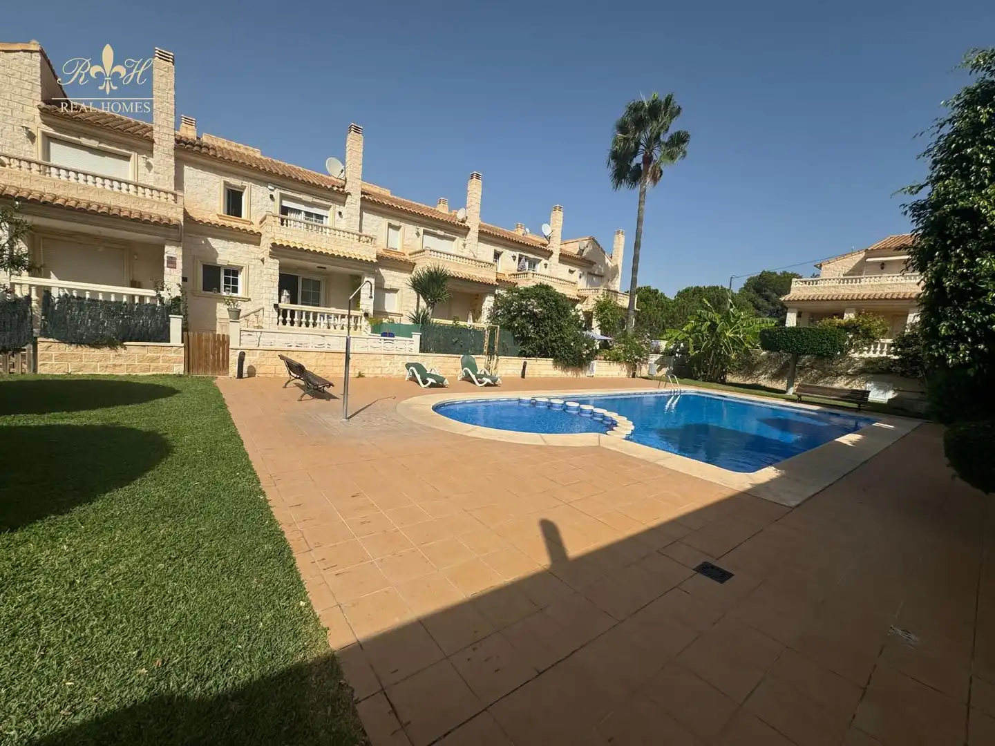 Adossat amb piscina en venda a CORMORA ( RESID. BUENOS AIRES)