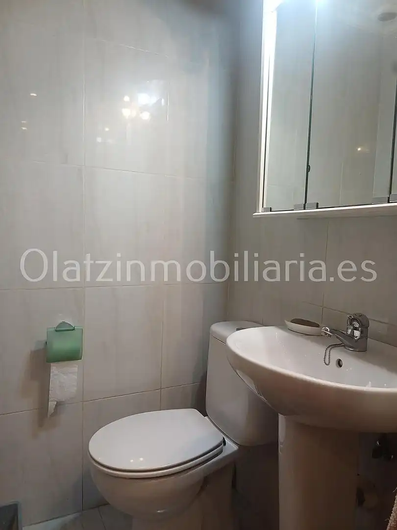 Bathroom of Flat for sale in Bilbao   with Heating, Terrace and Balcony