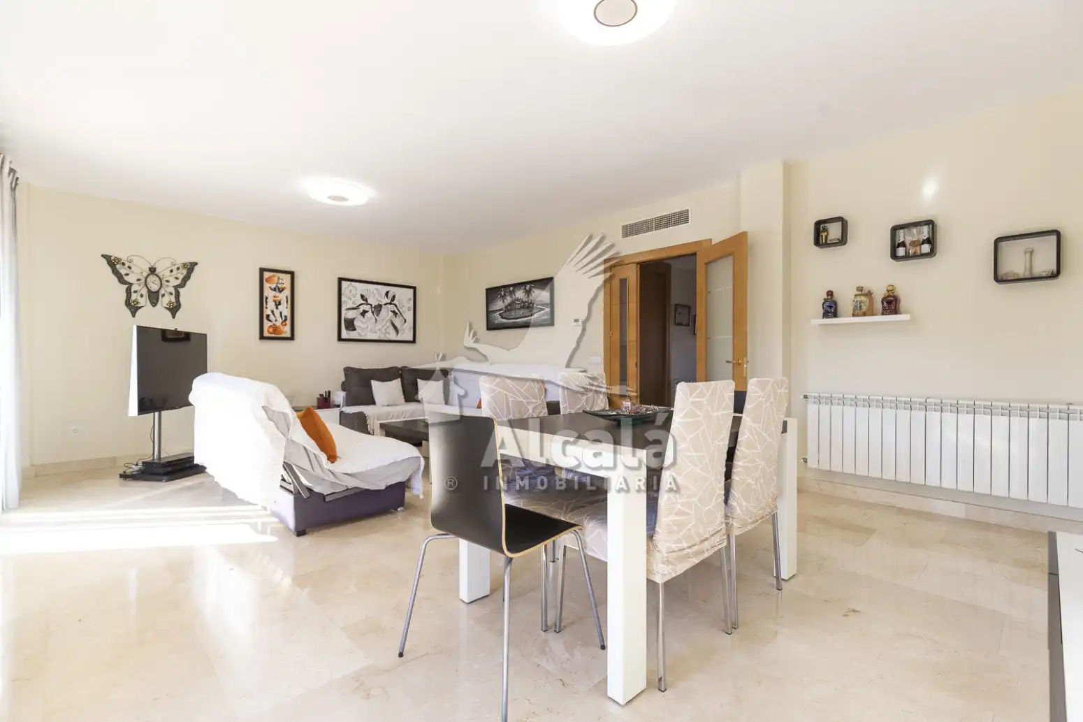 Sala d'estar de Casa o xalet en venda en Alcalá de Henares amb Aire condicionat, Calefacció i Jardí privat