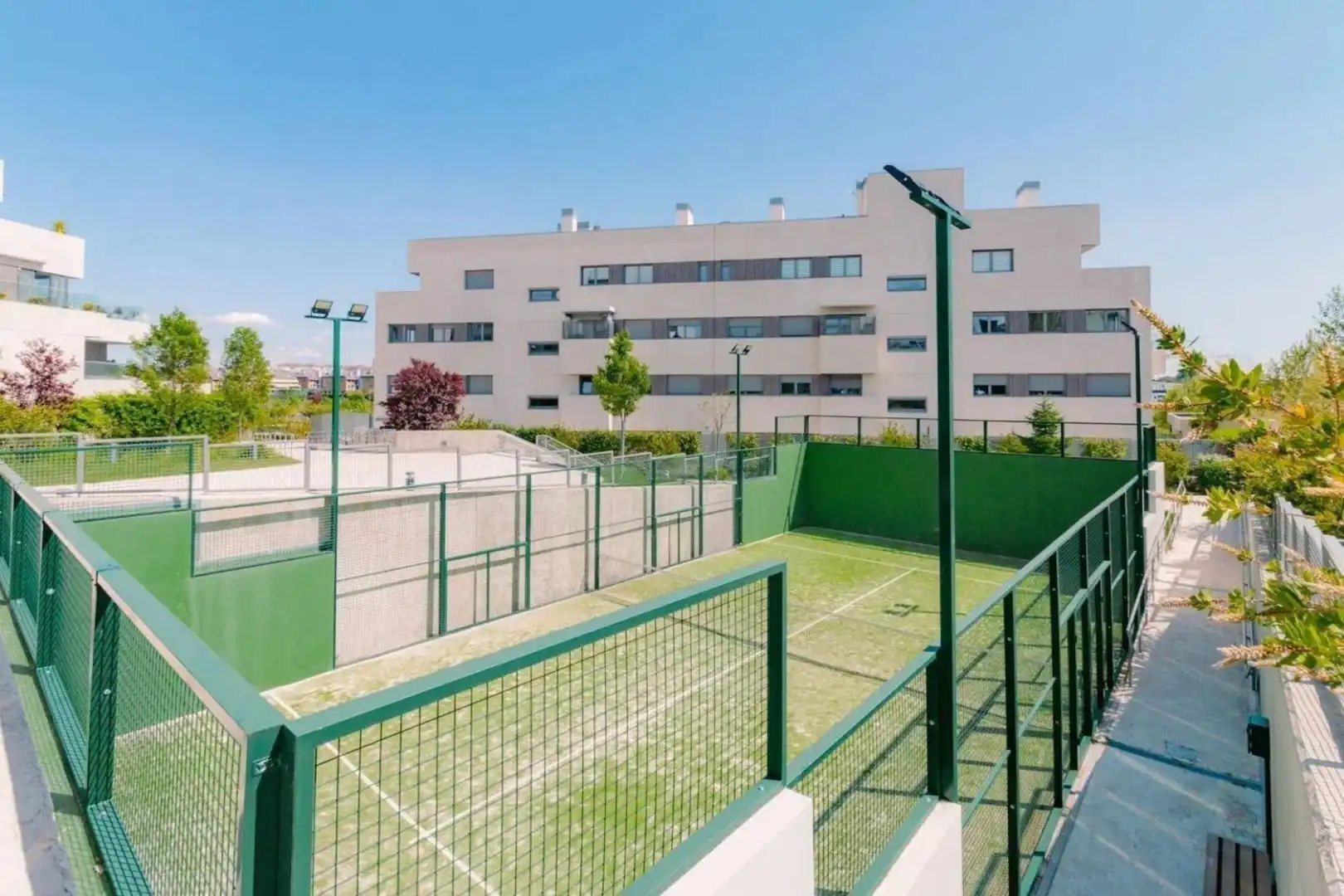Ground floor for rent in Avenida Víctimas del Terrorismo, Valenoso