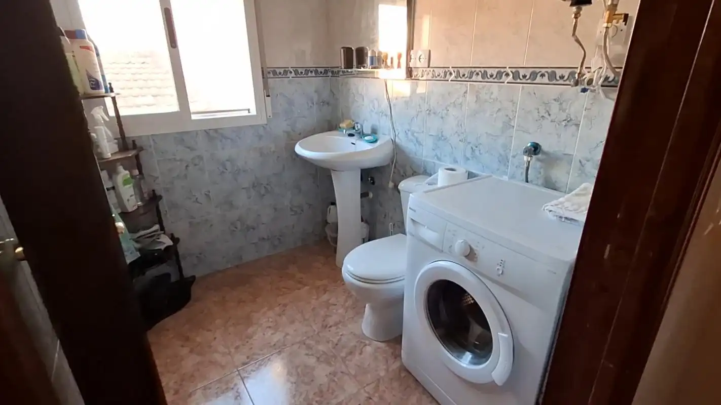 Baño de Finca rústica en venta en Fuente el Fresno con Calefacción y Jardín privado