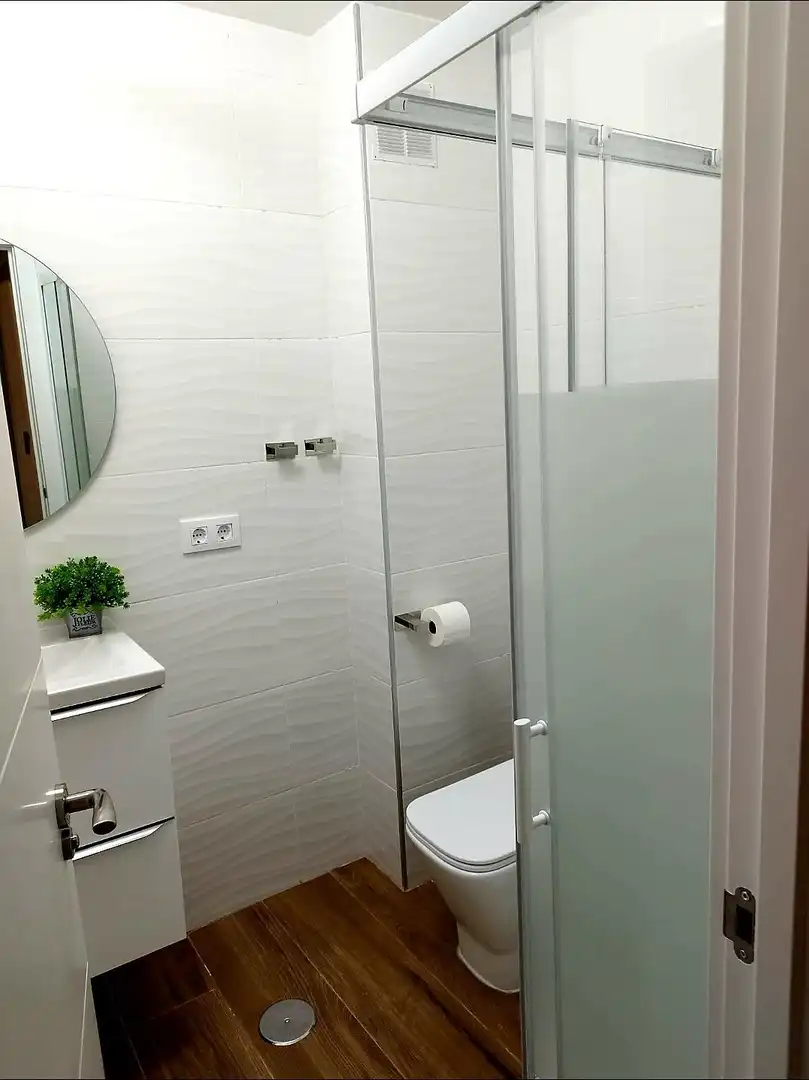 Room in Calle de las Milicias, 4, Santo Tomás