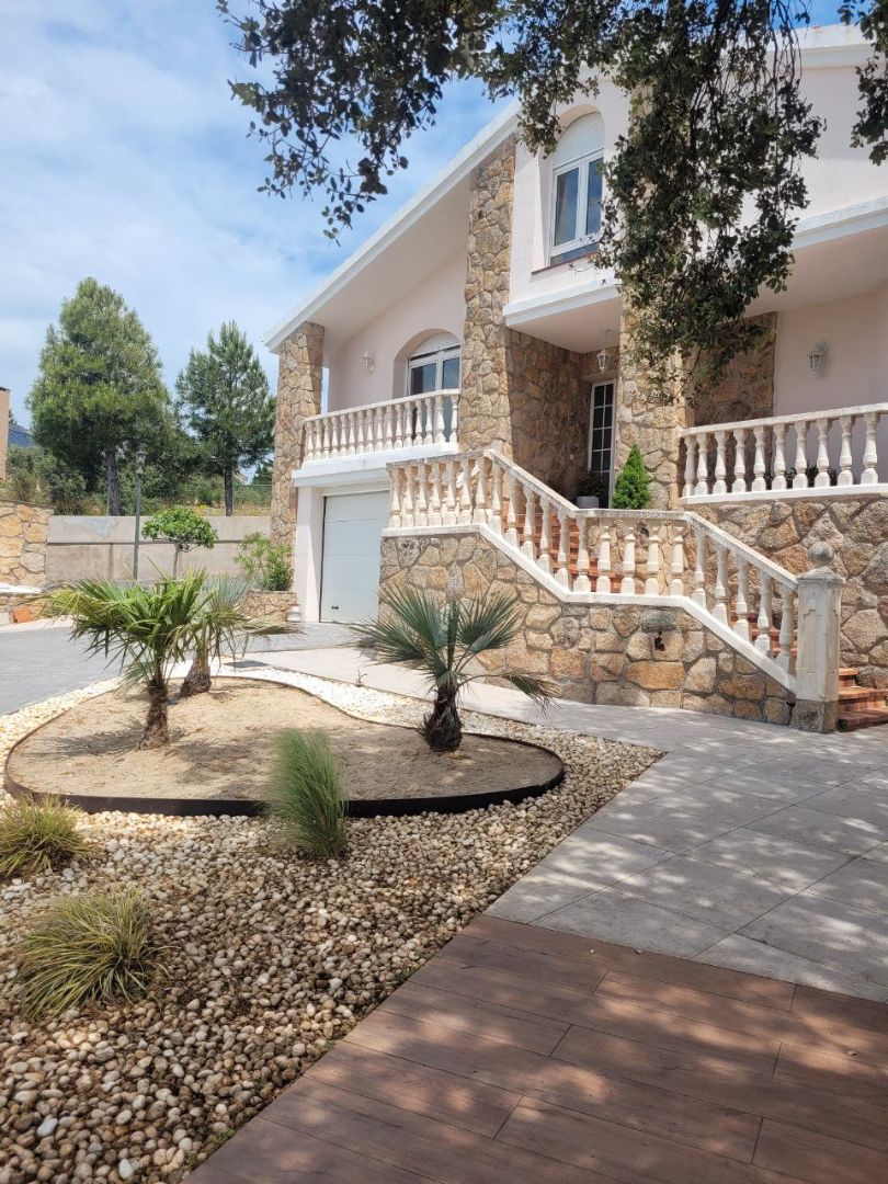 Exterior view of House or chalet for sale in Otero de Herreros  with Air Conditioner, Heating and Private garden