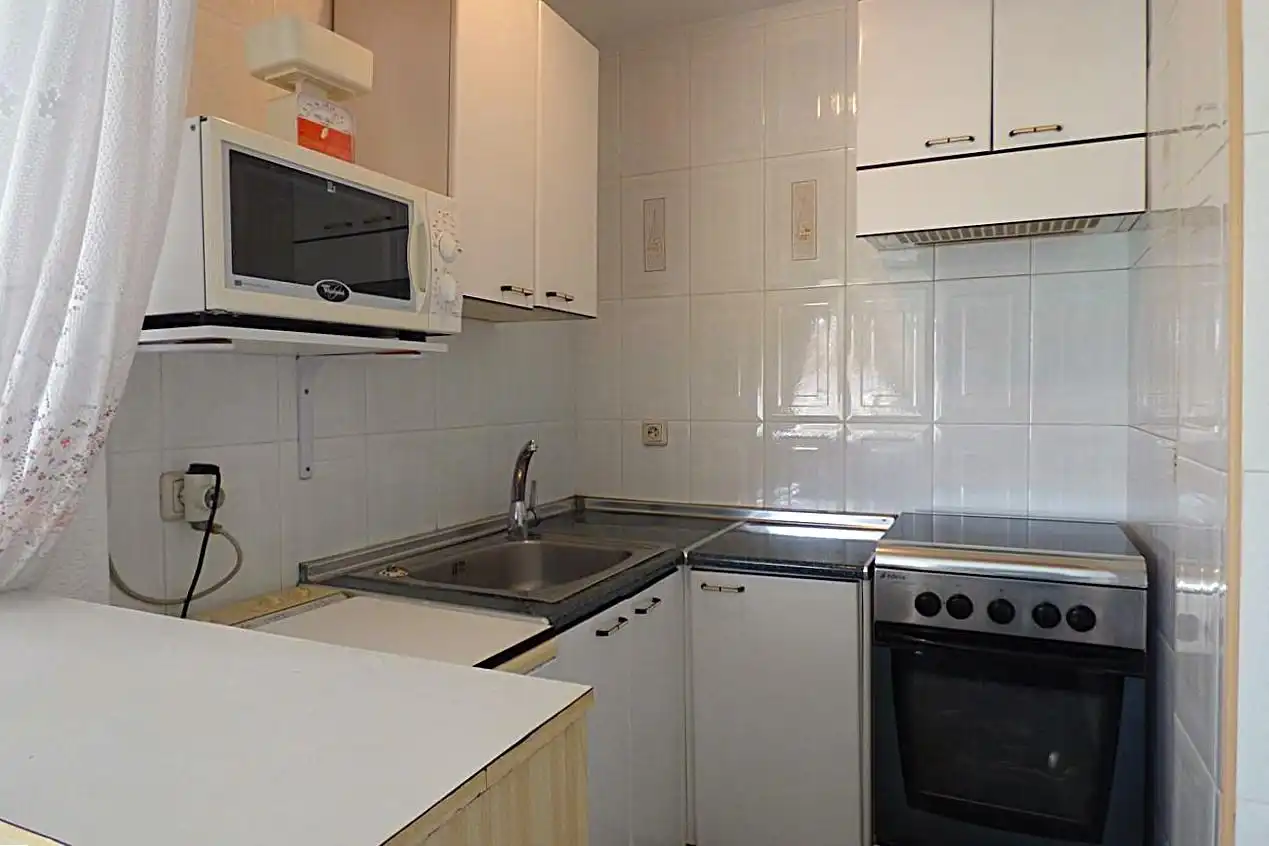 Cuina de Apartament en venda en Benidorm amb Piscina i Piscina comunitària