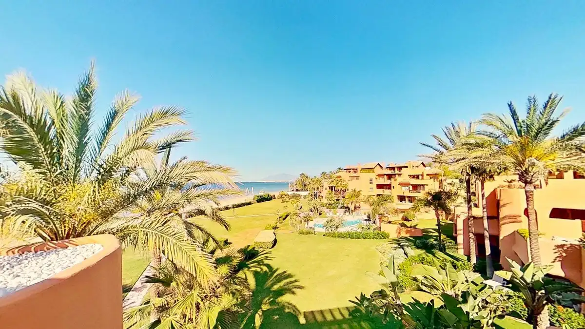 Vista exterior de Ático en venta en Marbella con Aire acondicionado, Terraza y Sauna