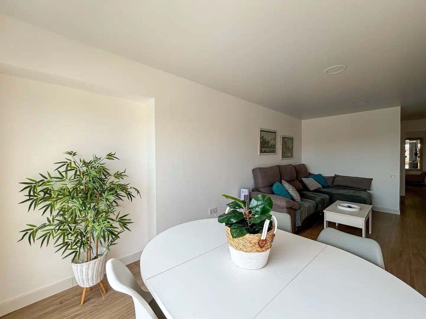 Sala d'estar de Apartament de lloguer en Torrevieja amb Piscina i Piscina comunitària