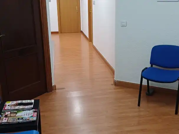 Büro zur Miete in Burgos mit Heizung, Internet und Alarm