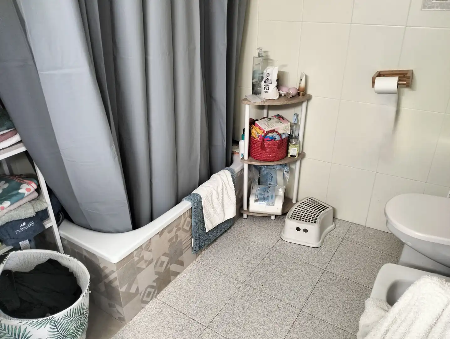 Baño de Ático en venta en Banyoles con Aire acondicionado, Parquet y Terraza