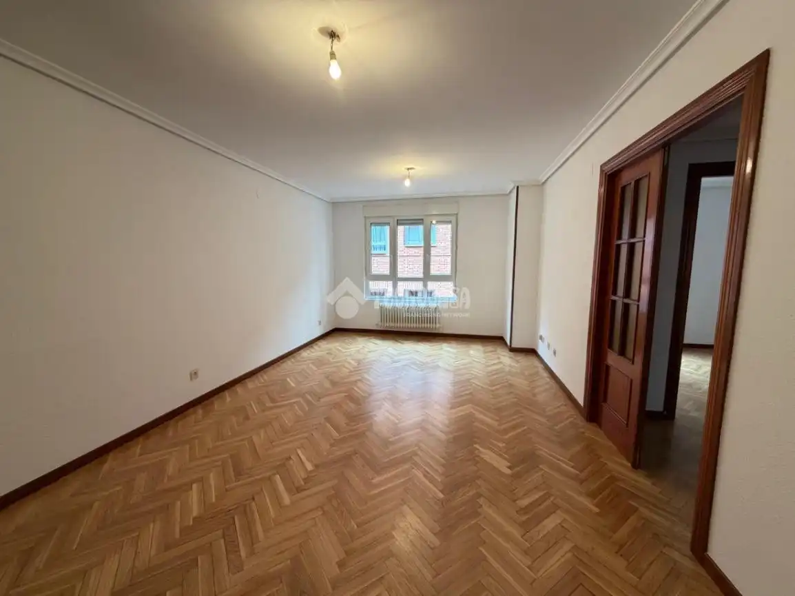 Sala d'estar de Pis en venda en Palencia amb Calefacció i Parquet