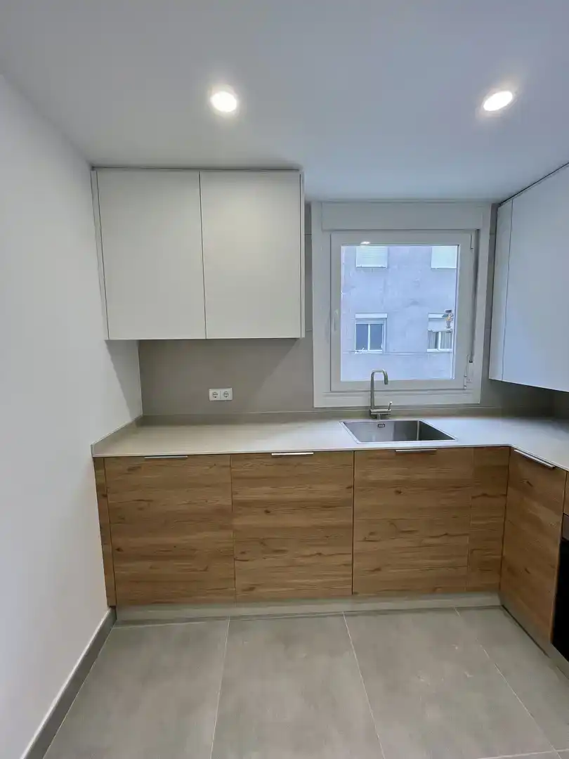 Cocina de Piso en venta en Ourense Capital  con Parquet y Balcón