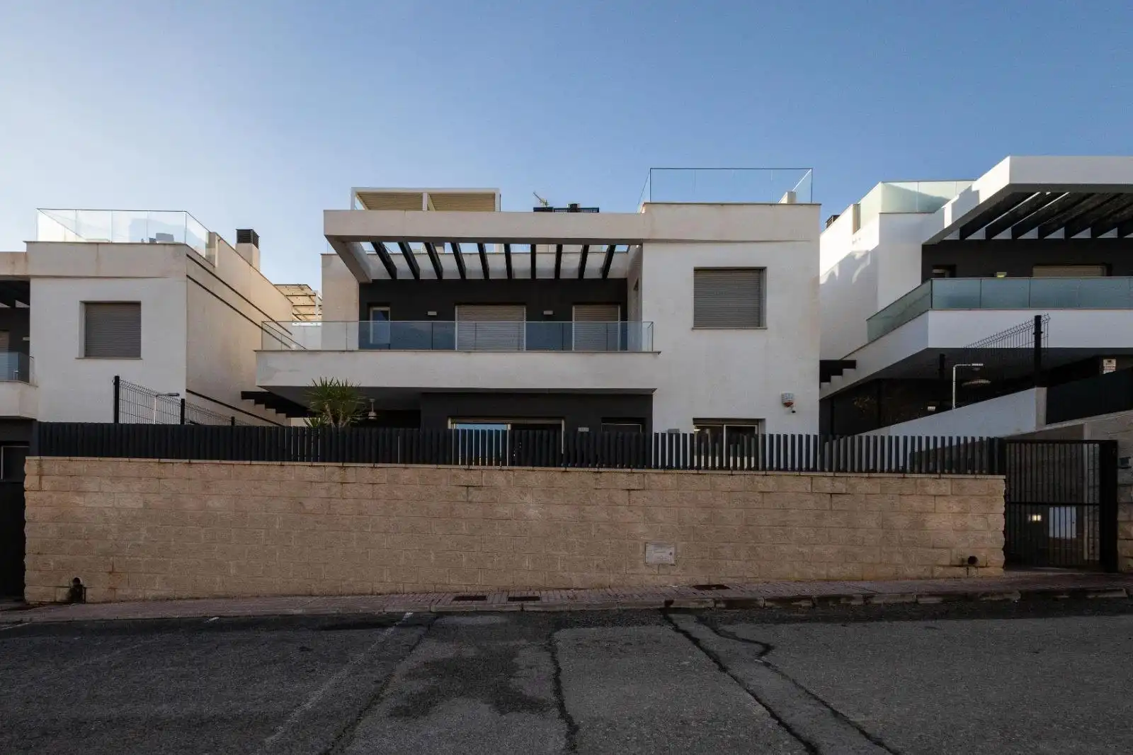 Vista exterior de Casa o chalet en venta en Orihuela con Jardín privado, Terraza y Piscina