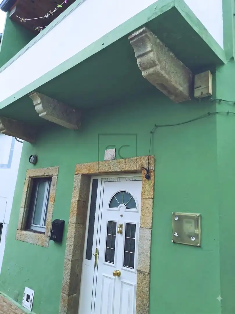 Vista exterior de Casa adosada en venda en Mañón amb Moblat i Balcó
