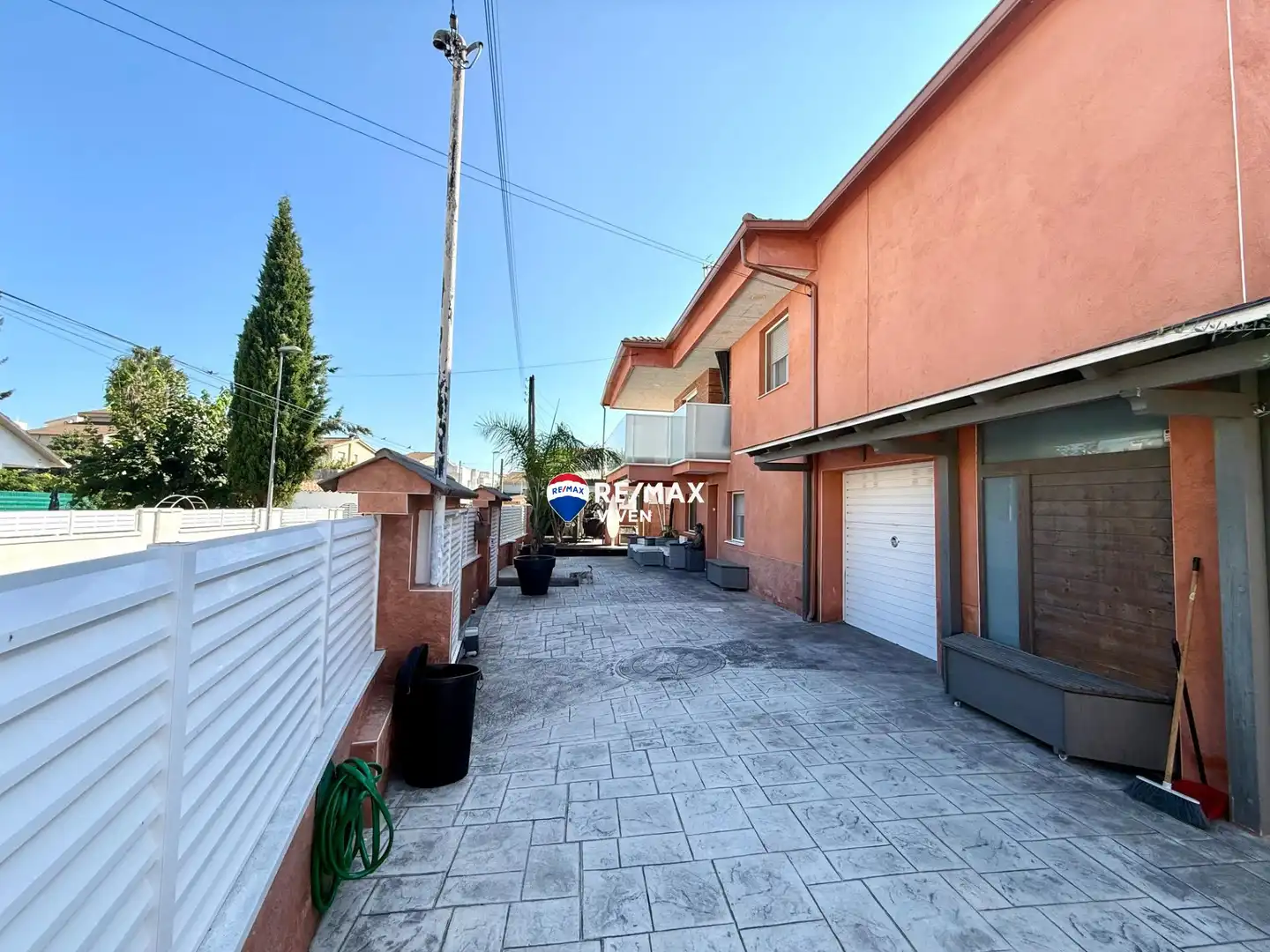 Vista exterior de Casa o xalet en venda en Cunit amb Aire condicionat, Calefacció i Jardí privat
