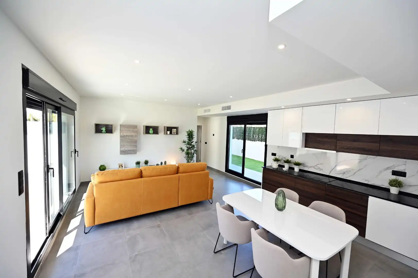 Chalet con jardín en venta en Orihuela Costa, imagen 3