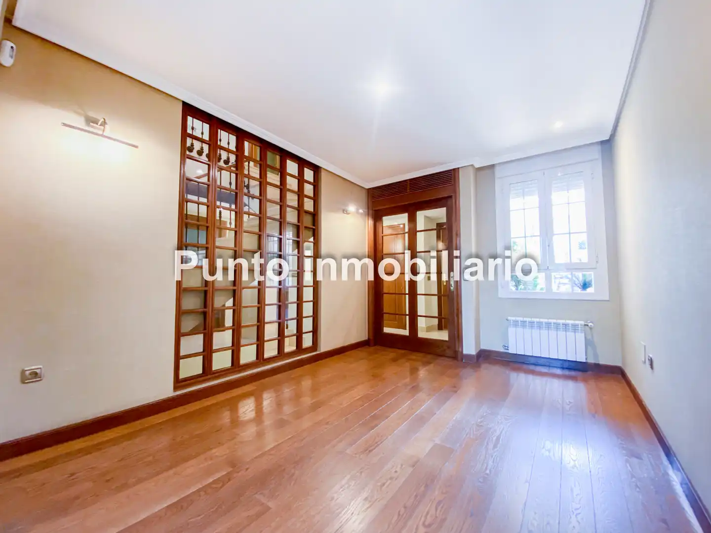 Sala de estar de Casa adosada de alquiler en Valladolid con Aire acondicionado, Calefacción y Jardín privado