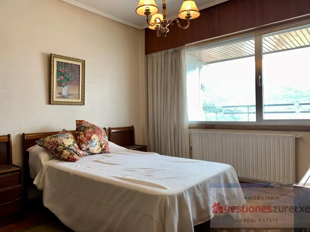 Bedroom of Flat for sale in Bilbao 