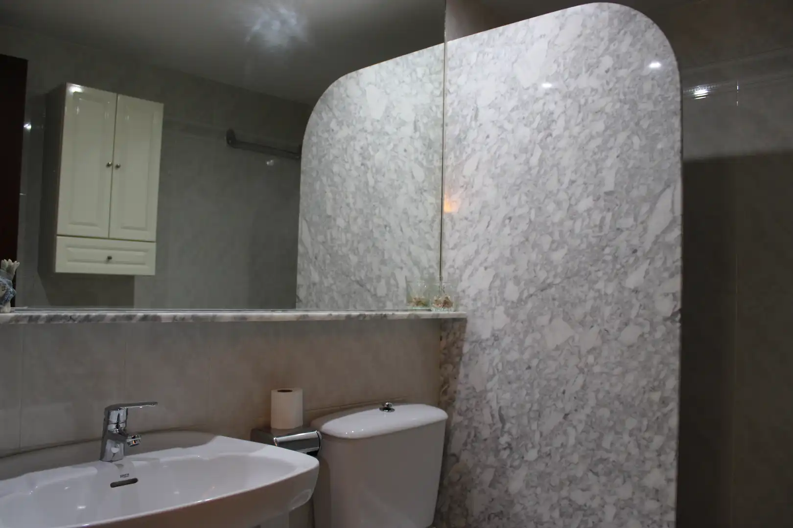 Baño de Piso en venta en Girona con Calefacción y Balcón